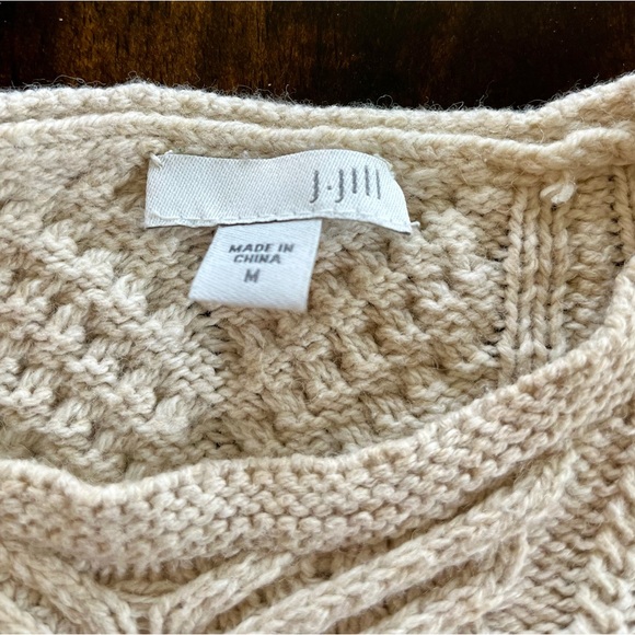 Women’s Cable Knit Sweater - Picture 4 of 6